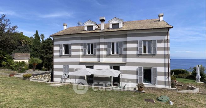 Villa in residenziale in Via Genova 127