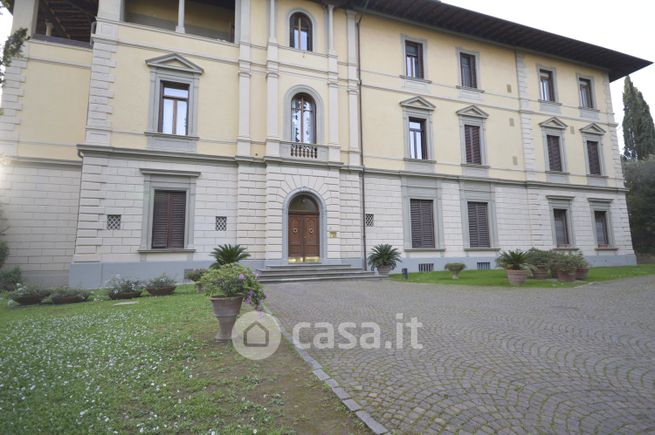 Ufficio in commerciale in Via Trieste 25