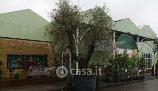 Capannone in commerciale in Via Benaco 38