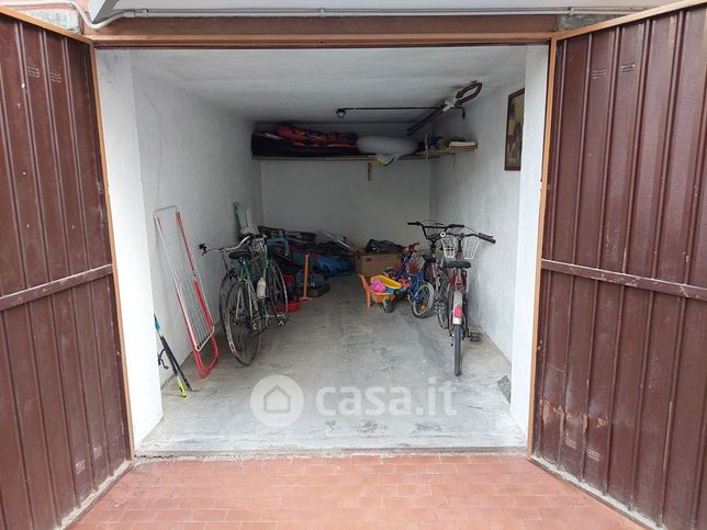 Box/posto auto in residenziale in Via Ponti 9