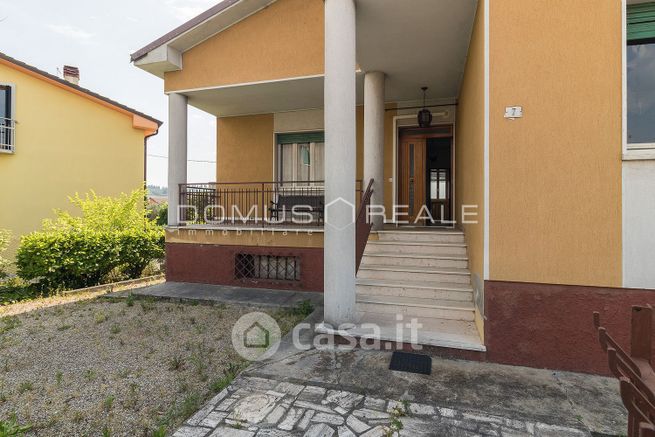 Villa in residenziale in Via Monte Grappa Sandrà 5