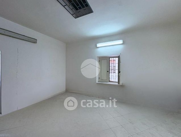 Ufficio in commerciale in Via Aquila 120