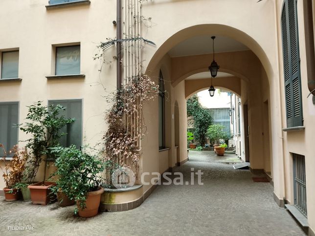 Ufficio in commerciale in Via Scaldasole 14