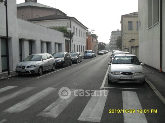 Box/posto auto in residenziale in Via Giovanni Battista Cavalcaselle