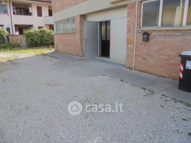 Capannone in commerciale in Via A. Diaz