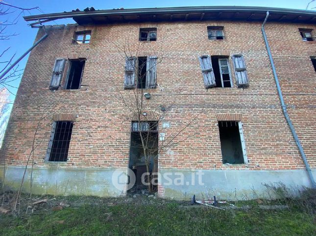 Rustico/casale in residenziale in Via Stazione