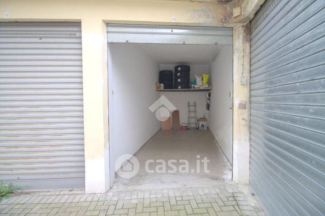 Garage/posto auto in residenziale in Via Fidia 33