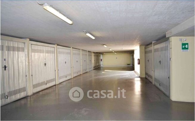 Box/posto auto in residenziale in Via G. Ambiveri