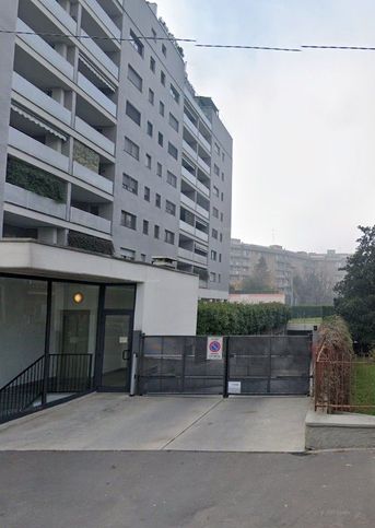 Box/posto auto in residenziale in Via Pietro Redaelli 3