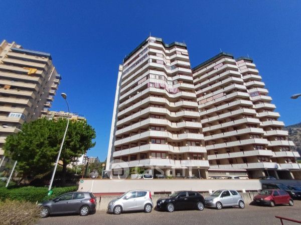 Appartamento in residenziale in Viale del Fante 58