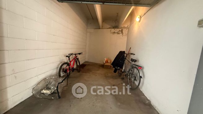 Box/posto auto in residenziale in Viale Trieste 20