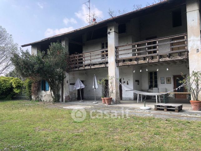 Rustico/casale in residenziale in Via Golgi