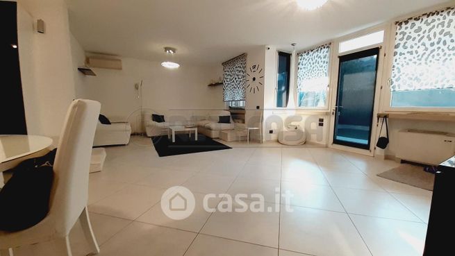 Casa bi/trifamiliare in residenziale in Via Giulio Cesare 2