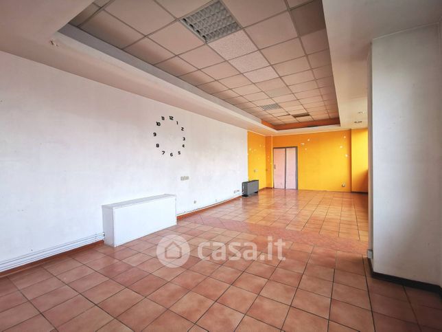 Ufficio in commerciale in Via Fratelli Rosselli