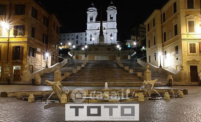 Attivitã /licenza (con o senza mura) in commerciale in Scalinata della TrinitÃ  dei Monti