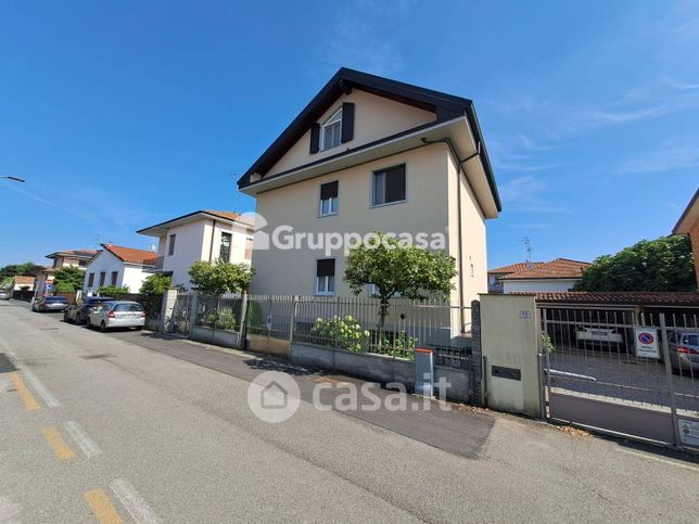 Villa in residenziale in Via Archimede 11