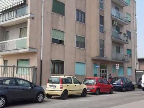 Ufficio in commerciale in Via Como 3