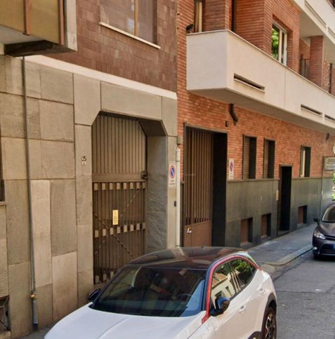 Garage/posto auto in residenziale in Via Pietro Piffetti 27 /A