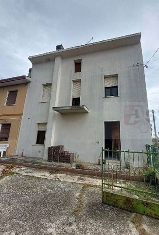 Casa indipendente in residenziale in Via Giovanni Monti