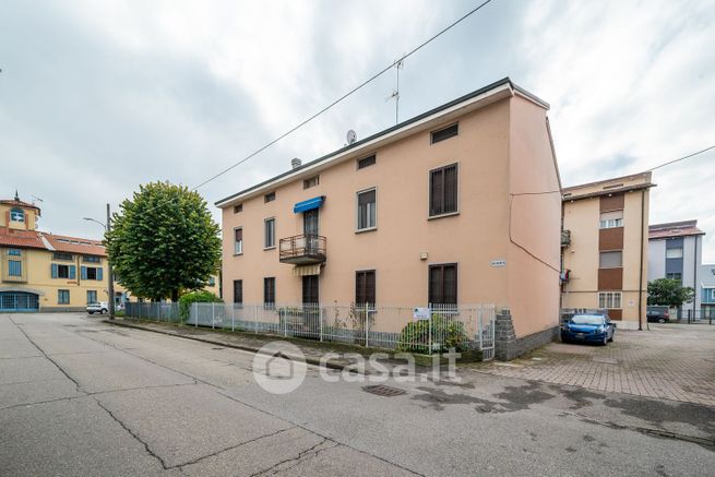 Garage/posto auto in residenziale in Via G. Carducci 22