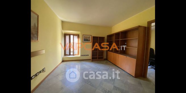 Ufficio in commerciale in 