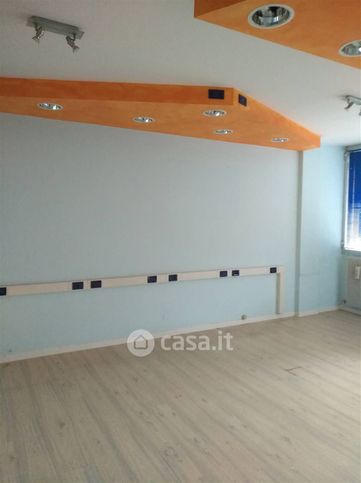 Ufficio in commerciale in 