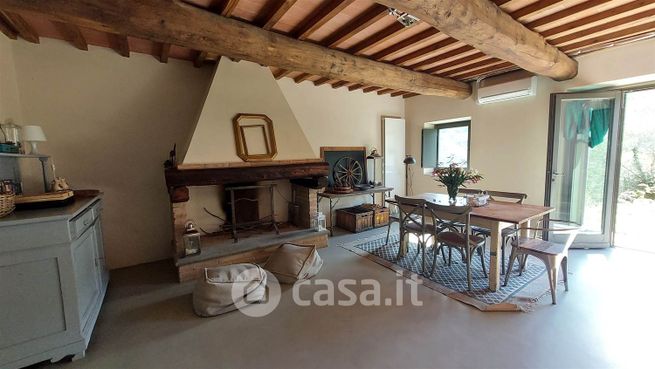 Casa indipendente in residenziale in 