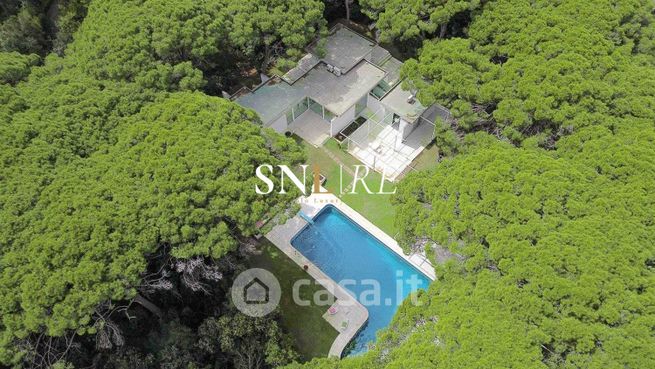 Villa in residenziale in STARDA PROVINCIALE LE ROCCHETTE
