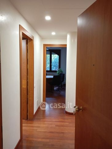 Ufficio in commerciale in 
