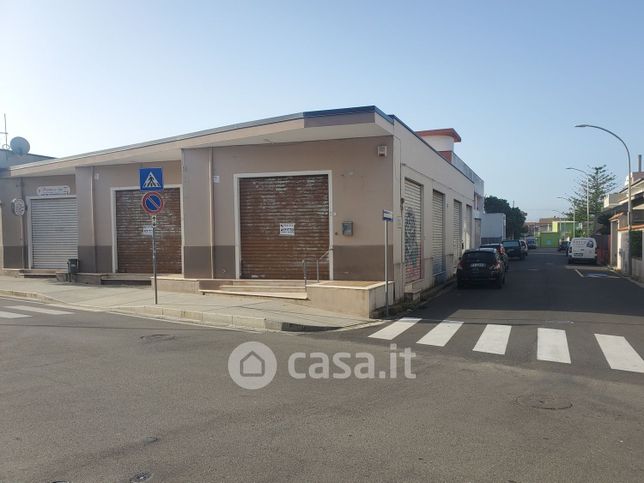 Capannone in commerciale in 