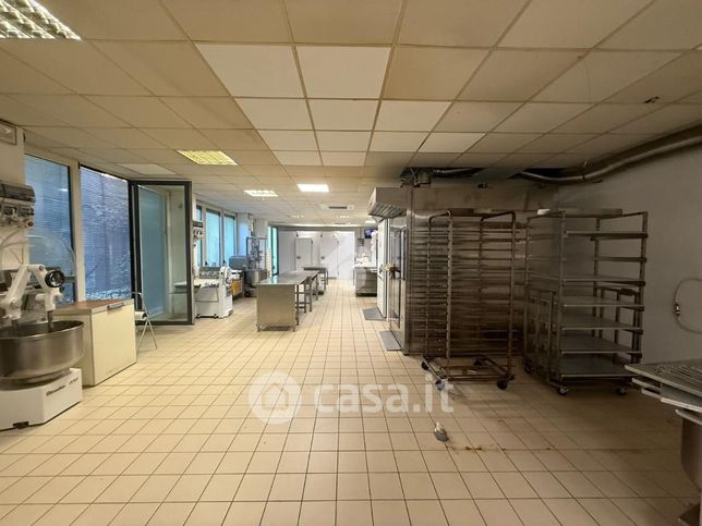 Capannone in commerciale in Via Lonato 4