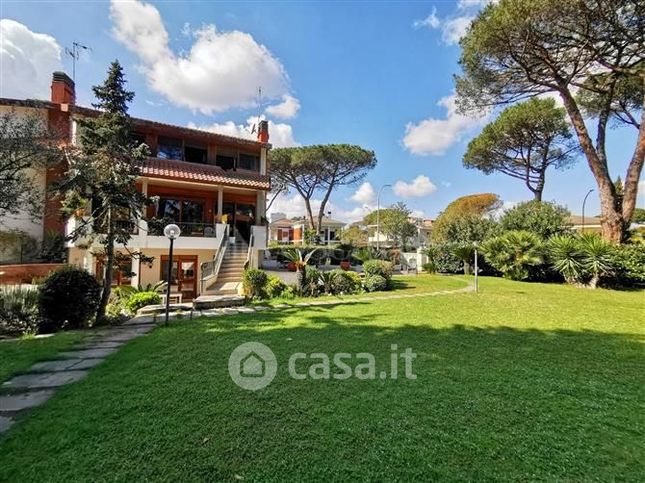 Villa in residenziale in Viale Gorgia di Leontini