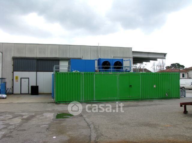 Capannone in commerciale in Via 26 Giugno