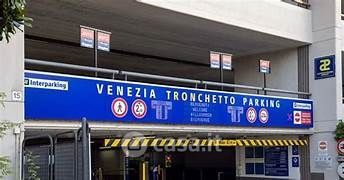 Box/posto auto in residenziale in Isola Nova del Tronchetto