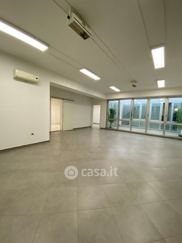Capannone in commerciale in Via dell'Artigianato