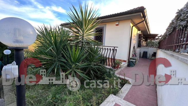 Casa bi/trifamiliare in residenziale in valle ioro 555