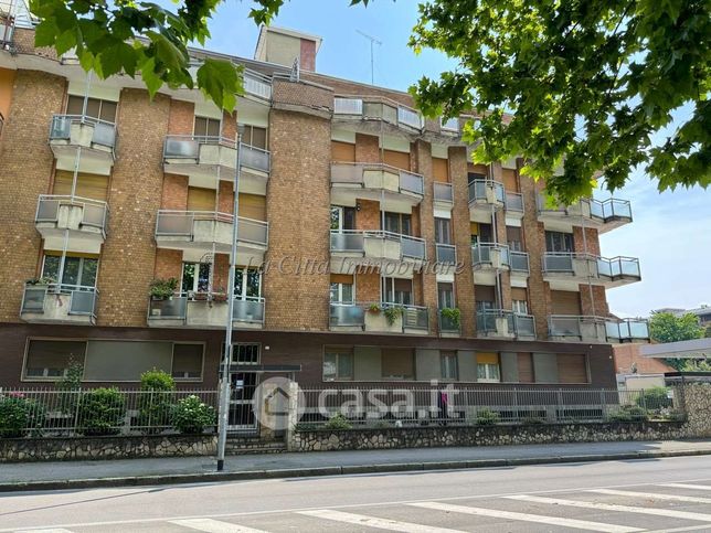 Box/posto auto in residenziale in Viale Giulio Cesare 239