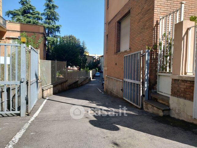 Garage/posto auto in residenziale in Via Mazzini 96