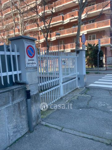 Box/posto auto in residenziale in Via A. Manzoni 19