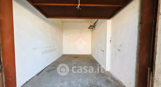 Box/posto auto in residenziale in Via Cisa 95
