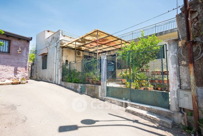 Casa indipendente in residenziale in Vicolo Soldato Sebastiano Caltabiano 11