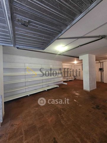 Box/posto auto in residenziale in Via Parigi 46