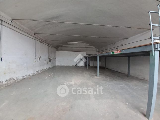 Capannone in commerciale in Via Europa 93
