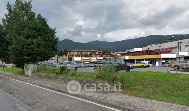 Capannone in commerciale in Via Nikolajewka 37