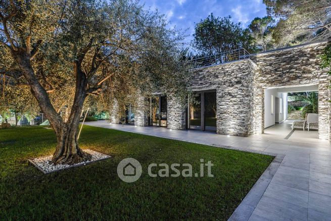 Villa in residenziale in Strada di Costa Marina