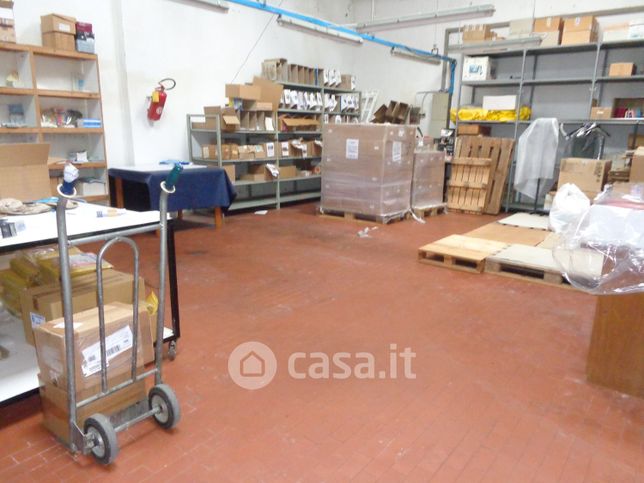 Capannone in commerciale in Via Ventisette Aprile 23