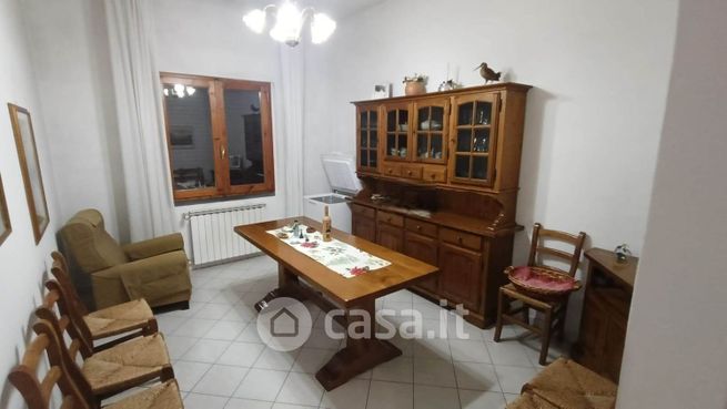 Casa indipendente in residenziale in 