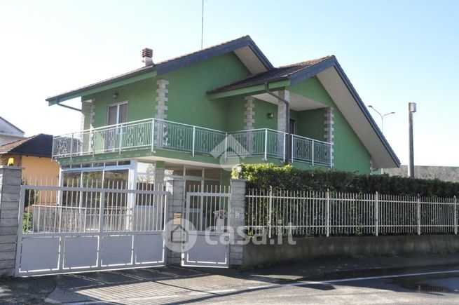 Villa in residenziale in Via LeinÃ¬ 87