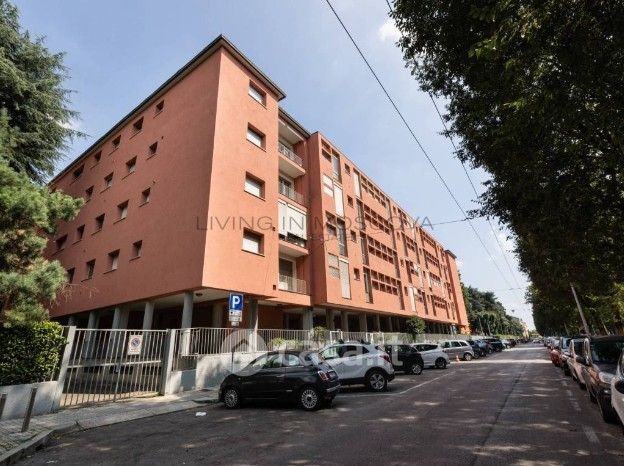 Appartamento in residenziale in Viale Omero 5