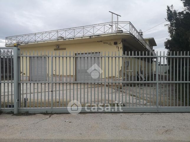 Capannone in commerciale in Strada del Salice